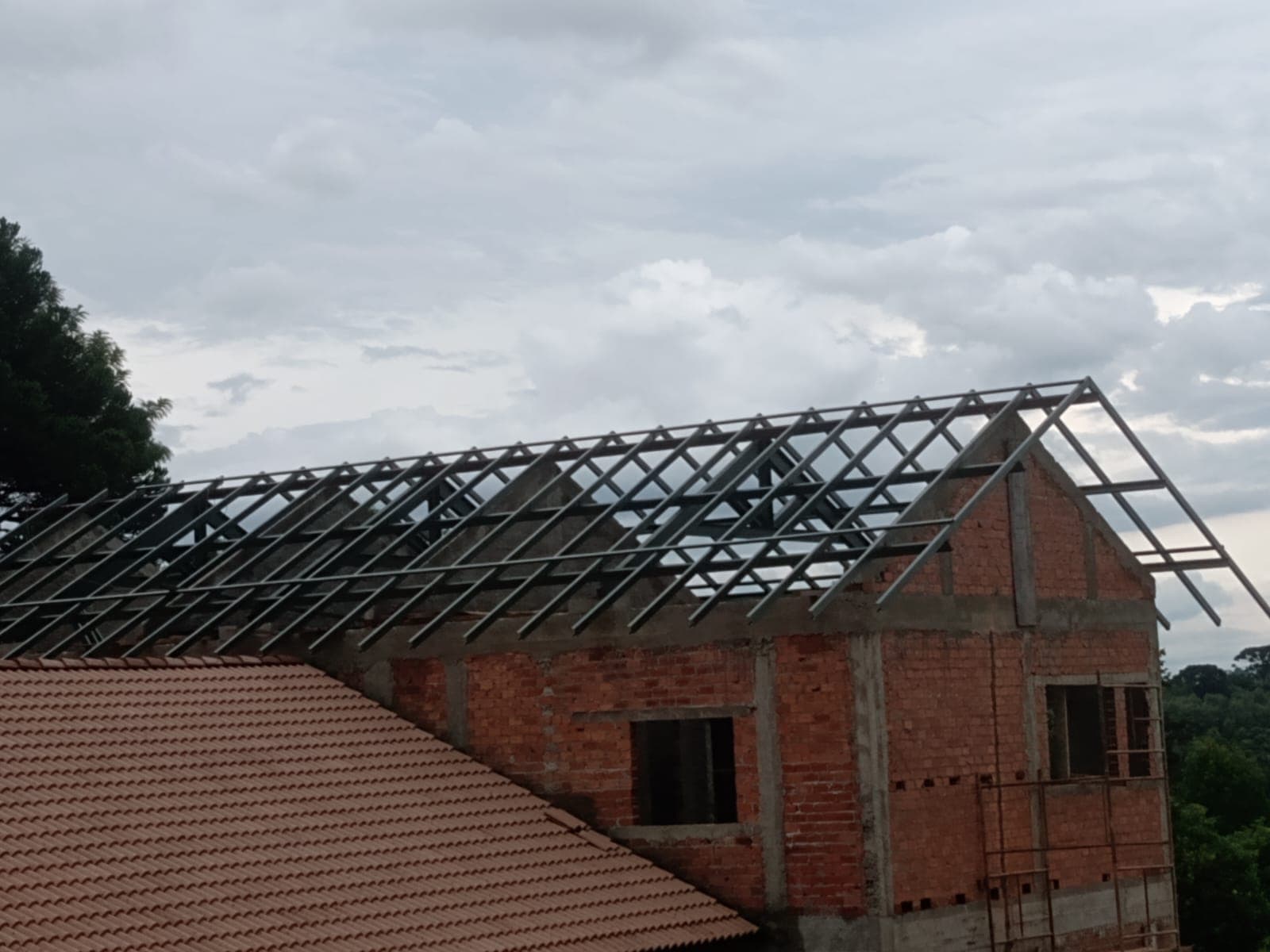 Montagem perigosa alçada da marquise flutuadora gigante pesada suspensa