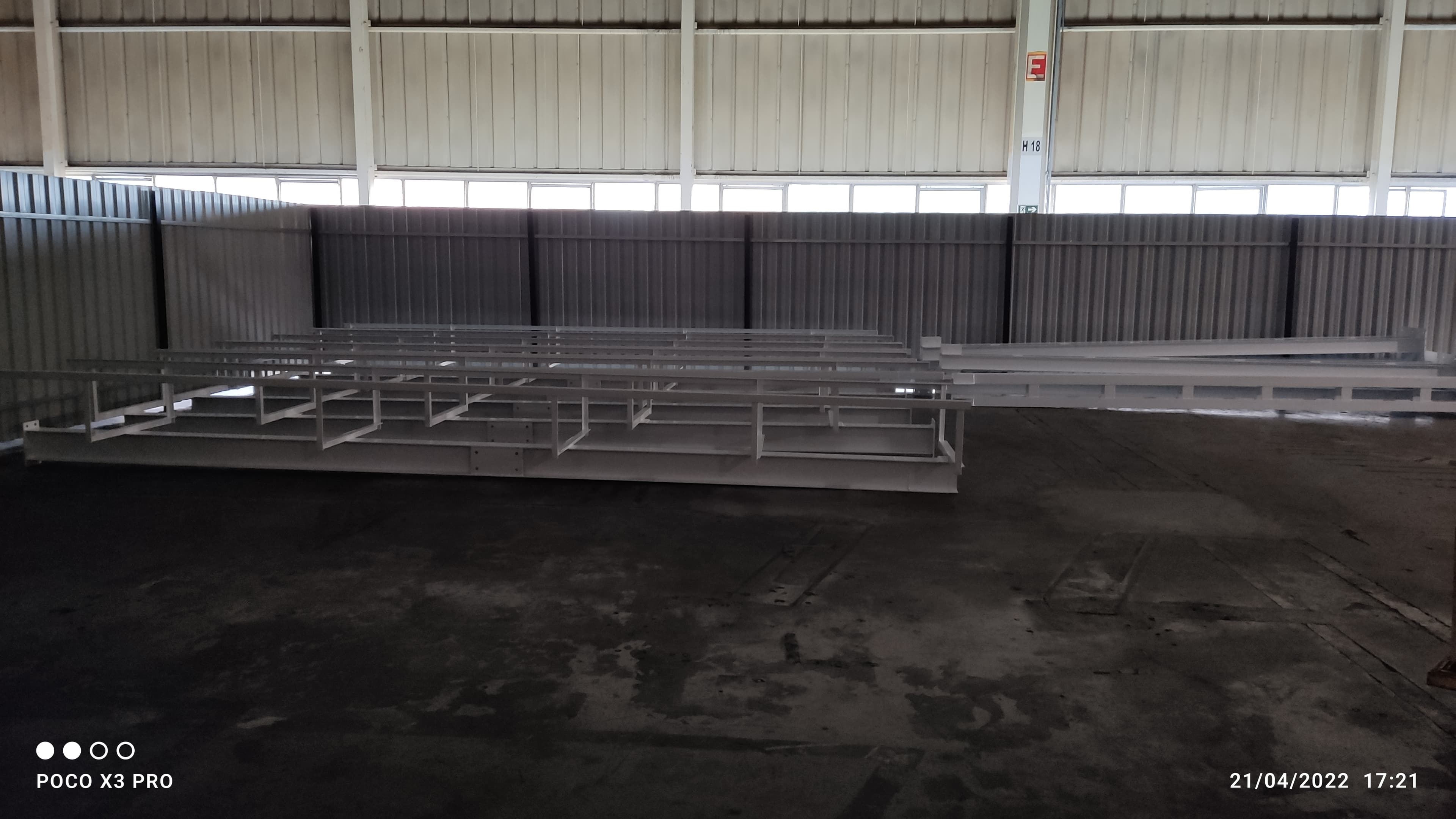 Esqueleto monstro supermercado atacadistas lojas shopping