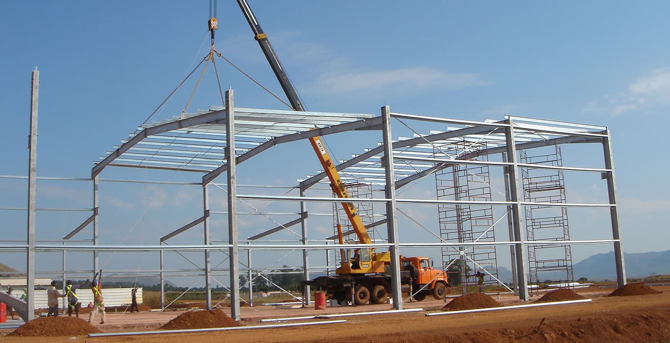 Campo de Futebol com Grama Sintética